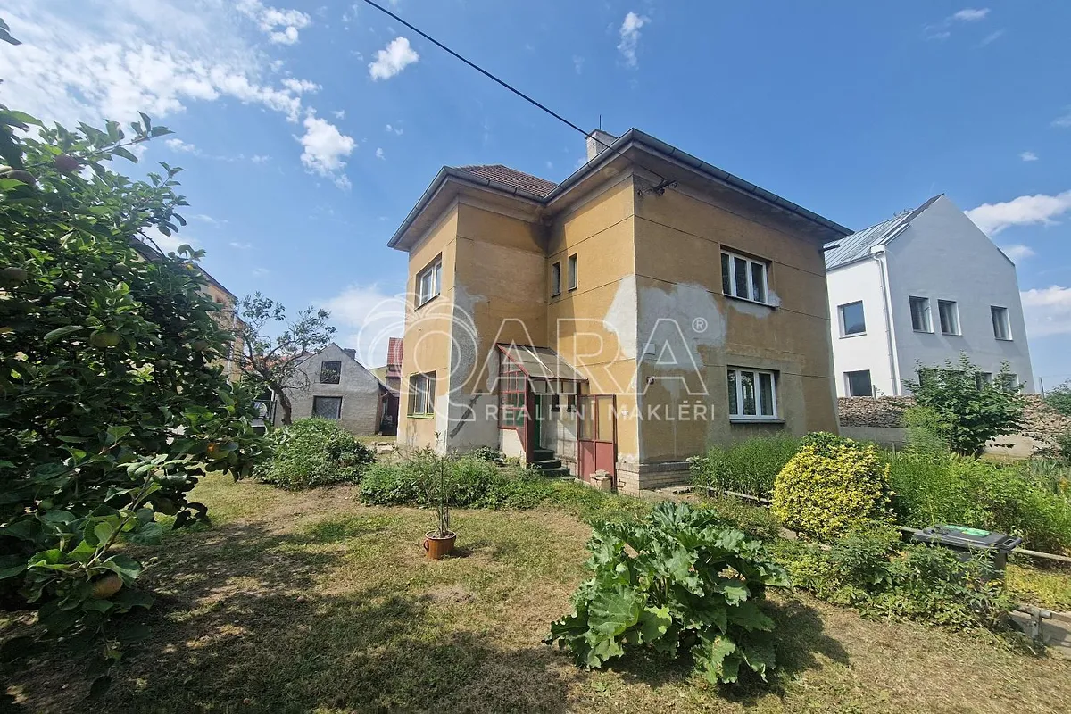 Prodej podílu 5/8 rodinného domu 185 m², pozemek 582 m²